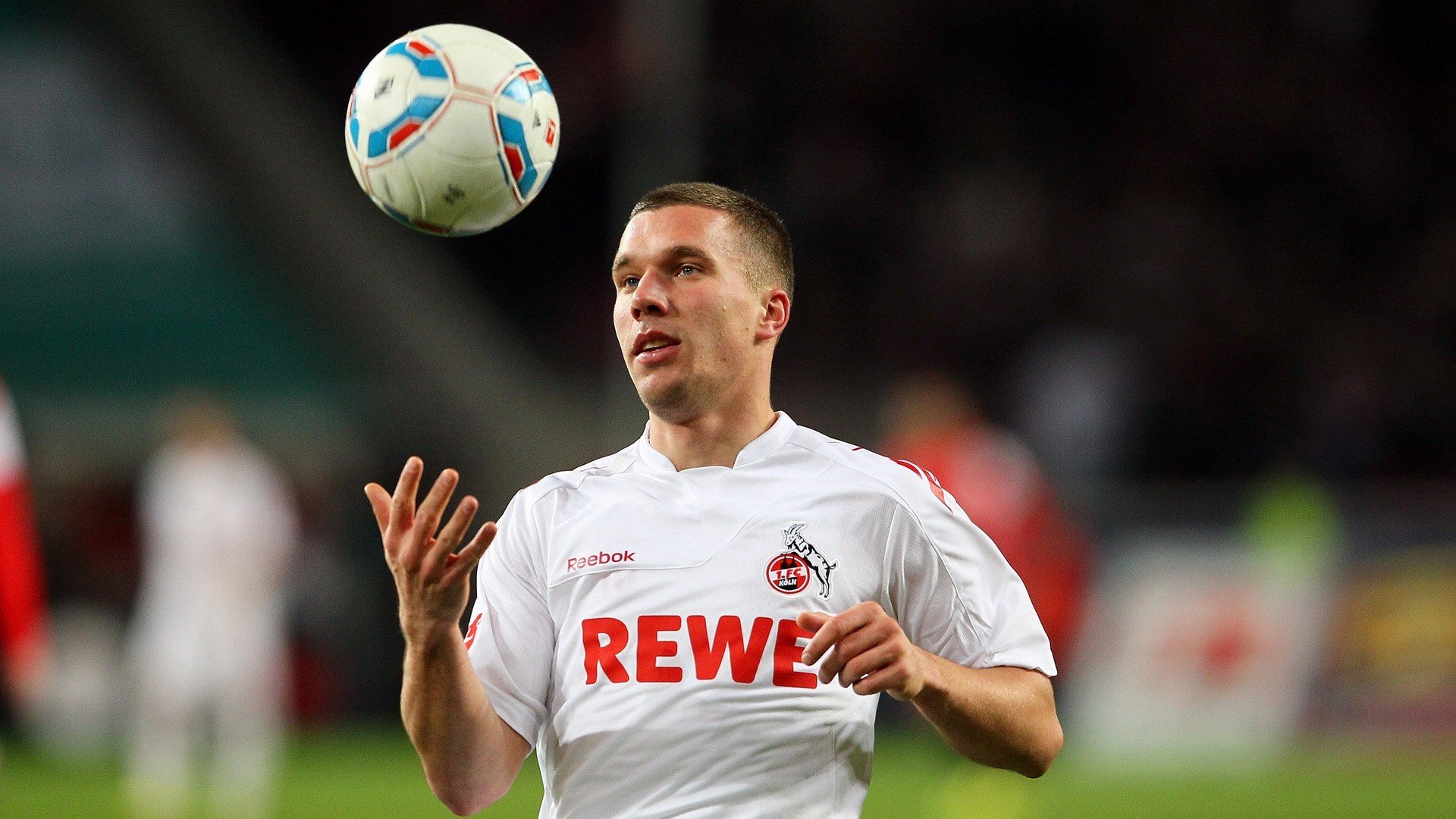 “球迷热议：支持的球队最动人瞬间”，支持球队的标语